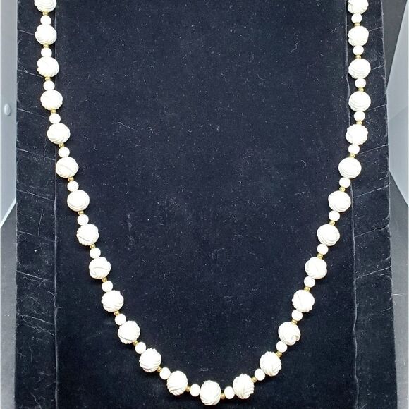 Vintage White Necklace  - Picture 1 of 4